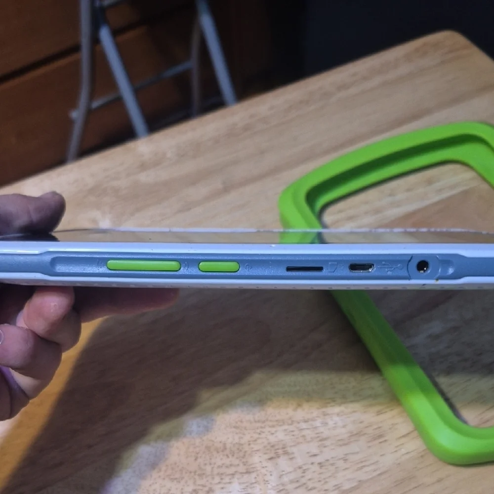 Epic Leap Frog Kids Tablet Model 31576 — With Green Protective Case Missing Pen